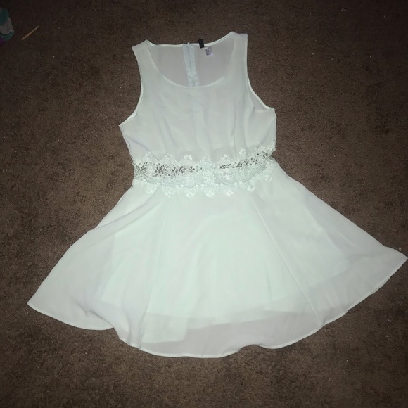 H&M Dresses & Skirts - 🎉 HP 🎉 H&M Dress with Sheer Details 👗